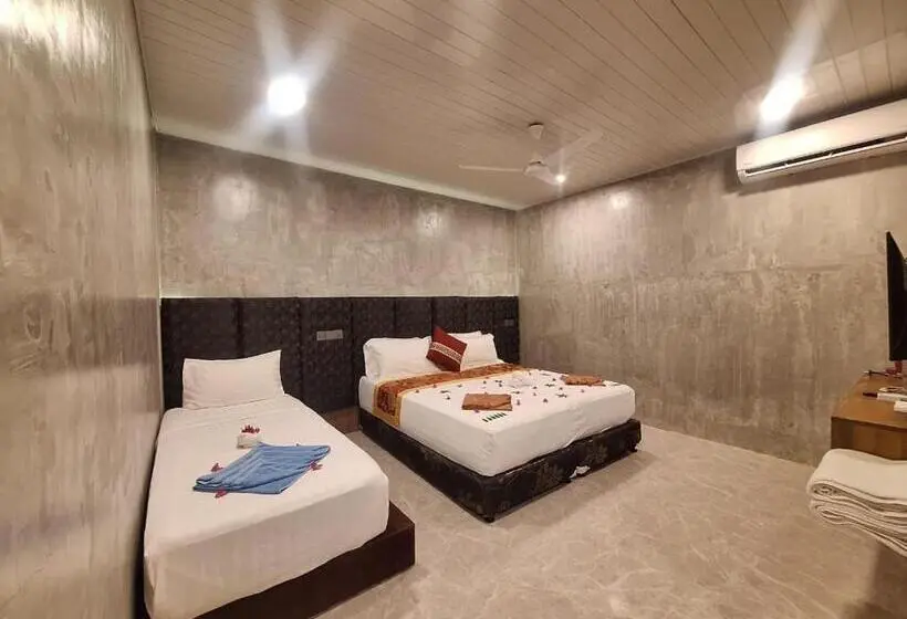 New Breeze Thoddoo Inn
