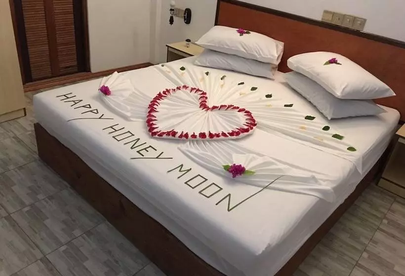 هتل Five Coral Inn