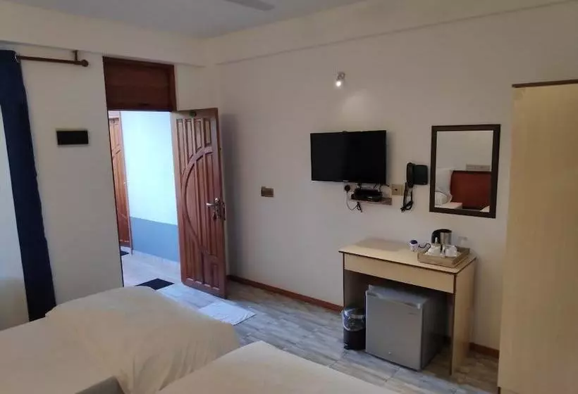 هتل Five Coral Inn