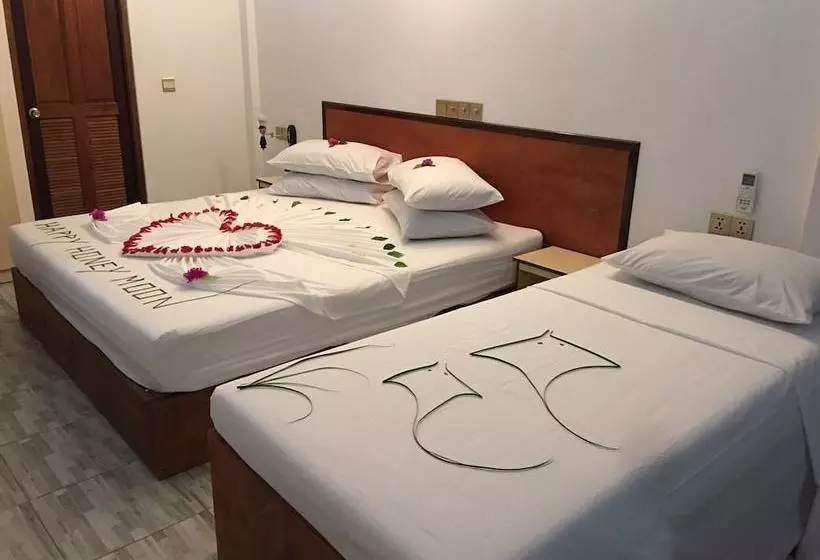 هتل Five Coral Inn