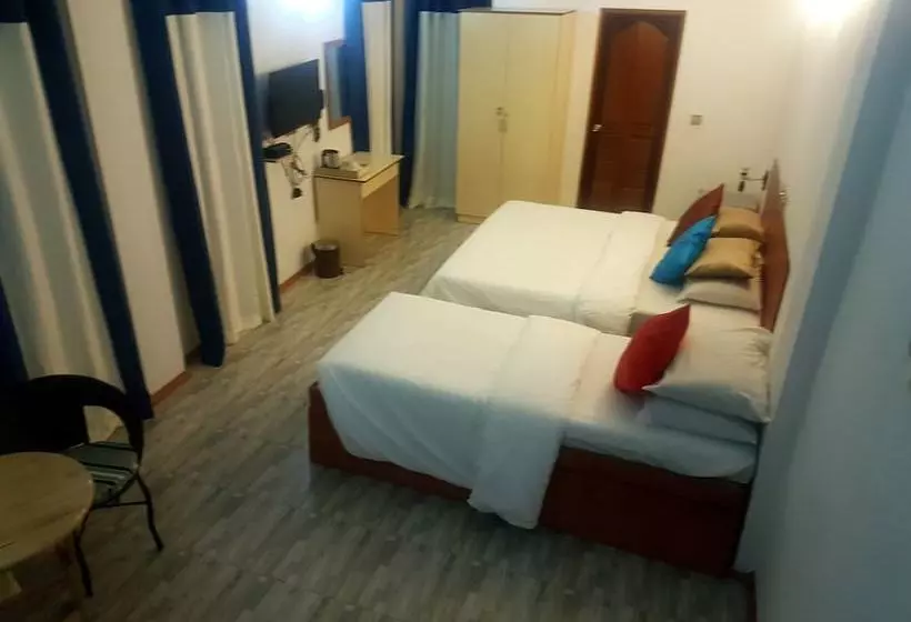 هتل Five Coral Inn