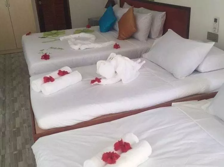 هتل Five Coral Inn