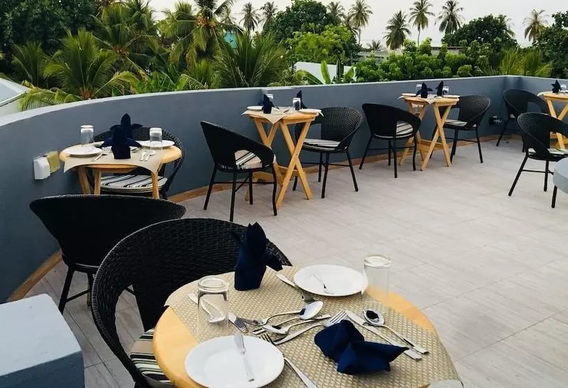 هتل Five Coral Inn