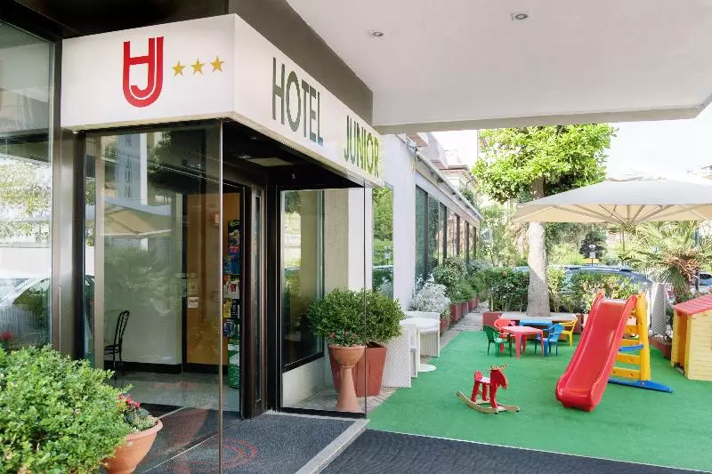 Hotelli Junior