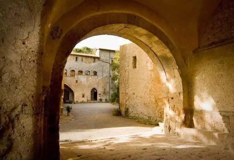 Отель La Badia Di Orvieto