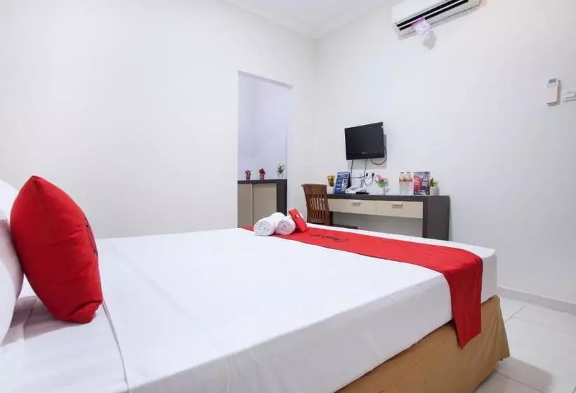 ペンション Reddoorz Near Tugu Pahlawan Surabaya