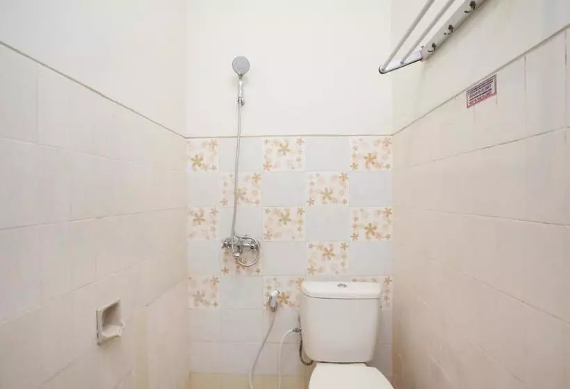 ペンション Reddoorz Near Tugu Pahlawan Surabaya