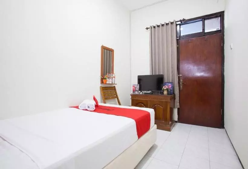 ペンション Reddoorz Near Tugu Pahlawan Surabaya