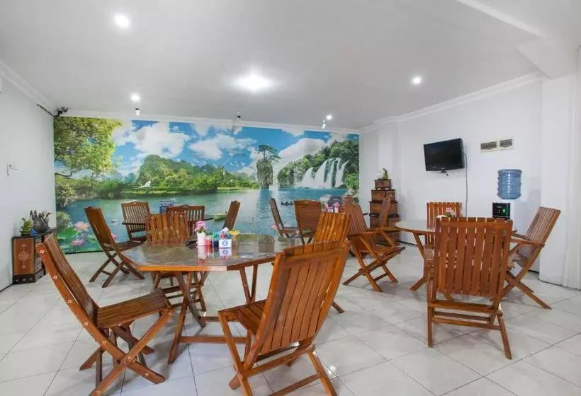 ペンション Reddoorz Near Tugu Pahlawan Surabaya