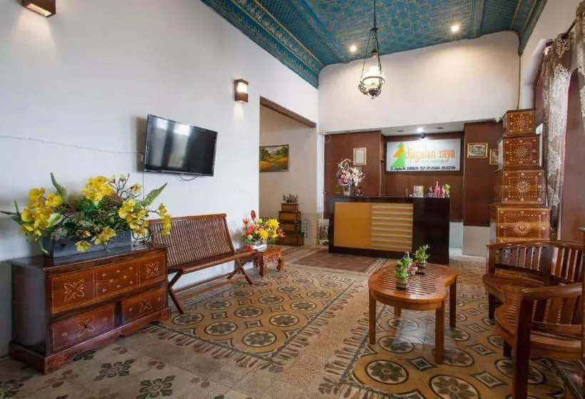 ペンション Reddoorz Near Tugu Pahlawan Surabaya