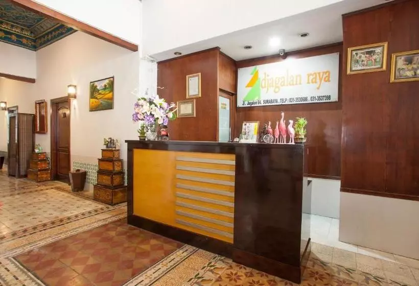 ペンション Reddoorz Near Tugu Pahlawan Surabaya