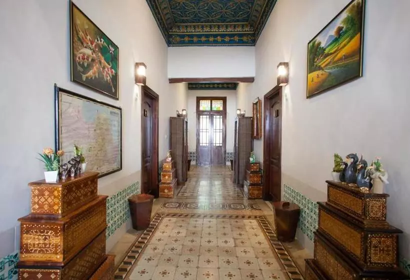 ペンション Reddoorz Near Tugu Pahlawan Surabaya