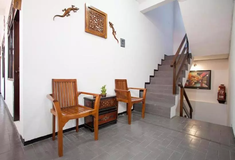 ペンション Reddoorz Near Tugu Pahlawan Surabaya