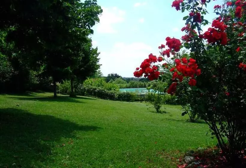 Отель Country Relais I Due Laghi