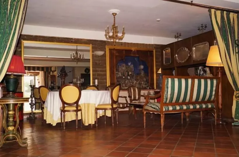 Отель Country Relais I Due Laghi