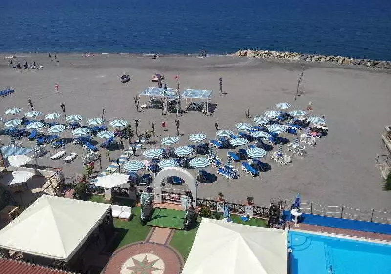 Отель Il Gabbiano Beach
