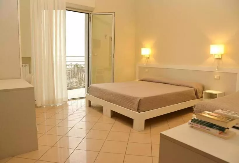 Отель Lungomare