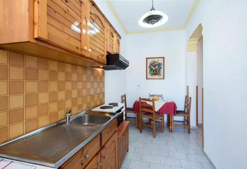 هتل Andreas Pool Apartments