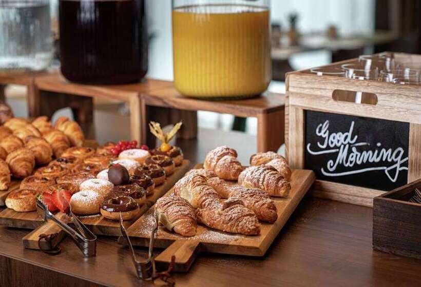 هتل Hilton Garden Inn Bucharest Airport