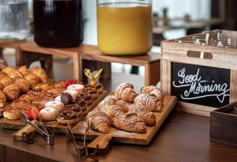 هتل Hilton Garden Inn Bucharest Airport