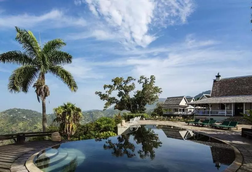 هتل Strawberry Hill