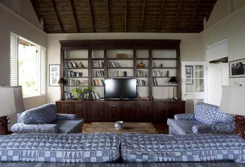 هتل Strawberry Hill