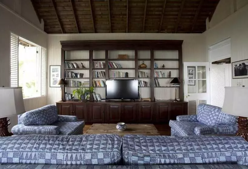 هتل Strawberry Hill