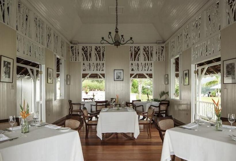 هتل Strawberry Hill