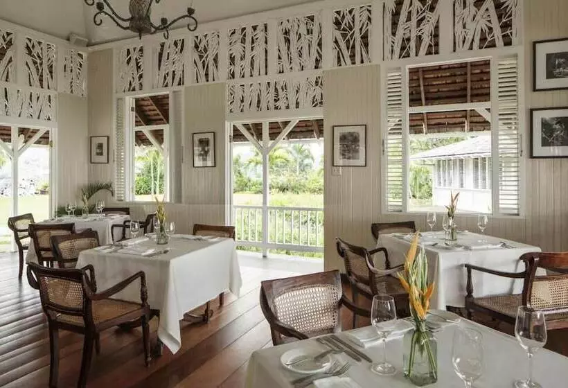 هتل Strawberry Hill