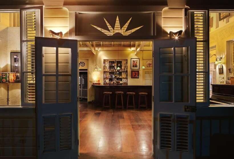 هتل Strawberry Hill