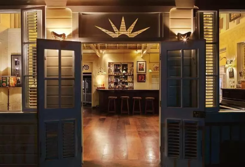 هتل Strawberry Hill