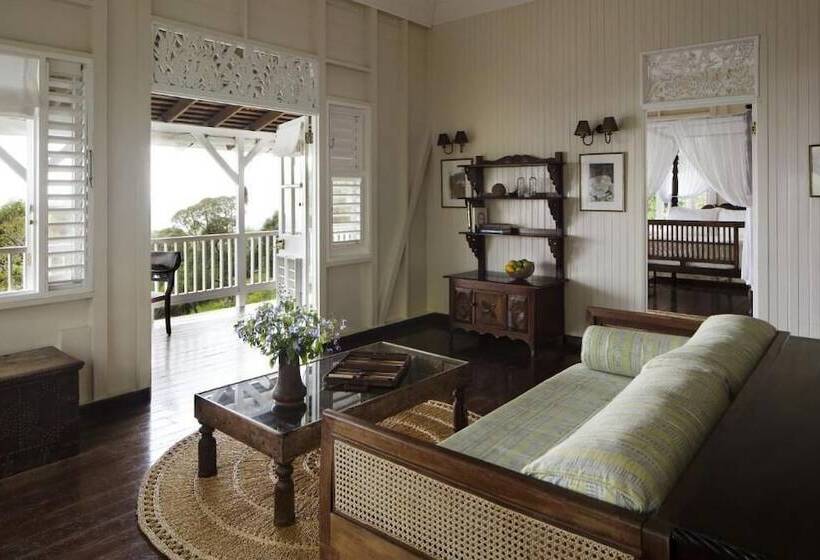 هتل Strawberry Hill