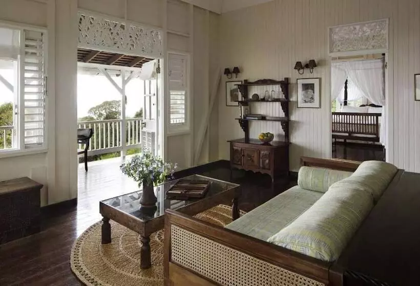 هتل Strawberry Hill