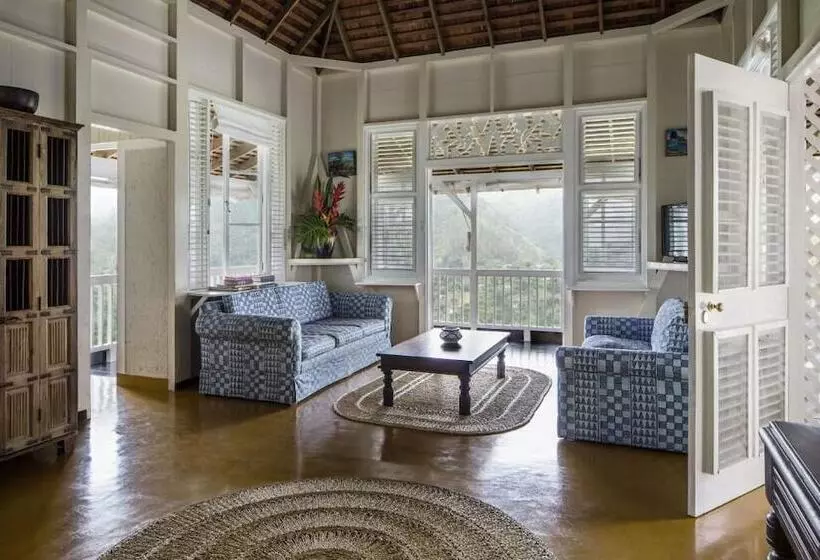 هتل Strawberry Hill