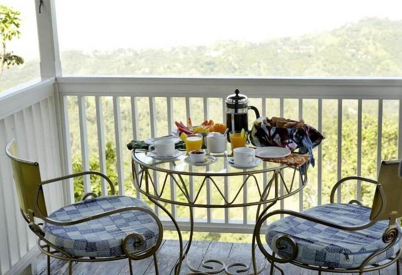 هتل Strawberry Hill