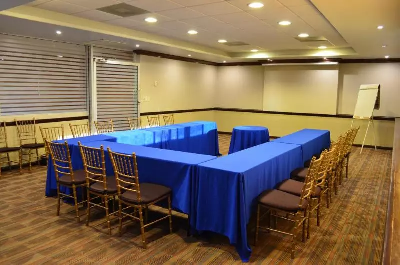 酒店 Araiza Hermosillo