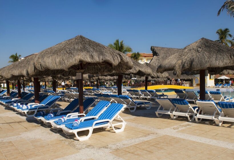 فندق Los Angeles Locos All Inclusive