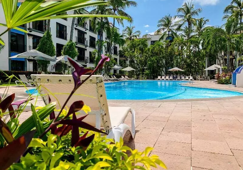 Отель Puerto De Luna Pet Friendly And Family Suites