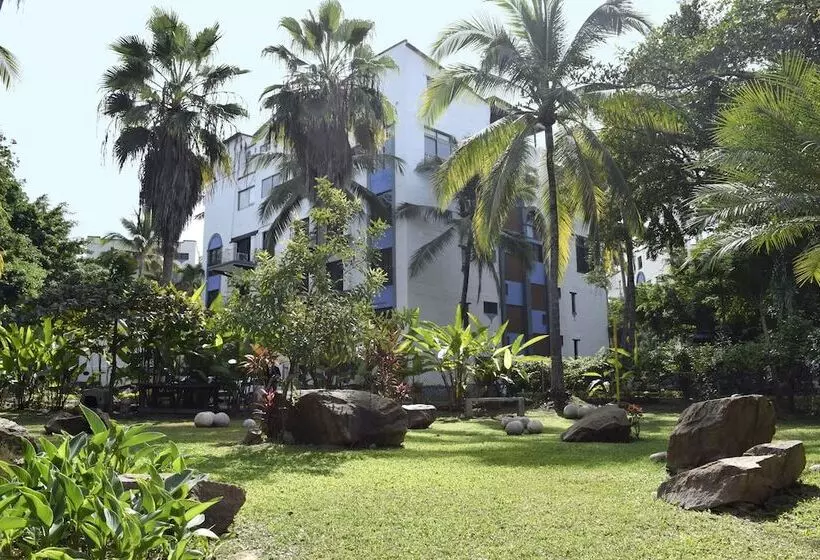 Отель Puerto De Luna Pet Friendly And Family Suites