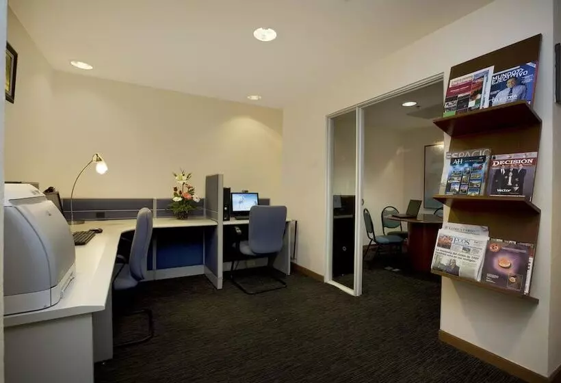 酒店 Fiesta Inn Colima