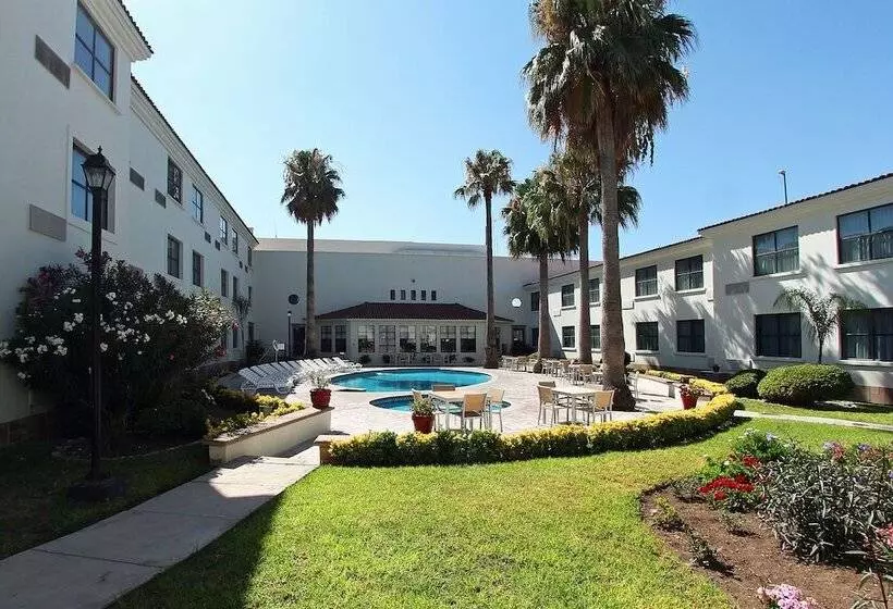 Отель Fiesta Inn Saltillo