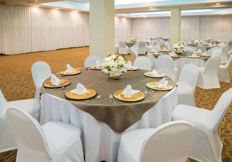 בית מלון כפרי Holiday Inn Tijuana Zona Rio, An Ihg