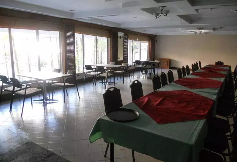 هتل Seasons Of Yangon International Airport