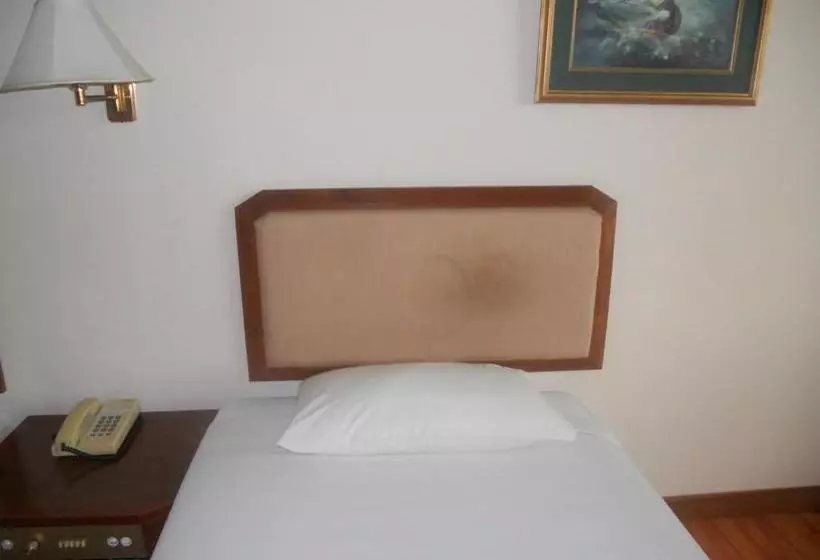 هتل Seasons Of Yangon International Airport