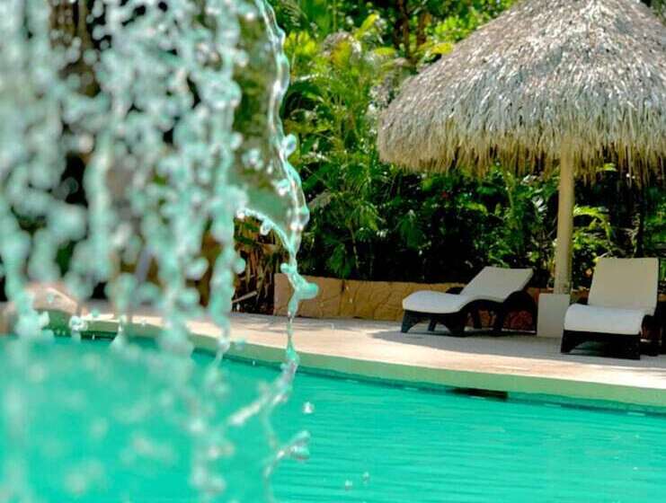 فندق Banana Beach