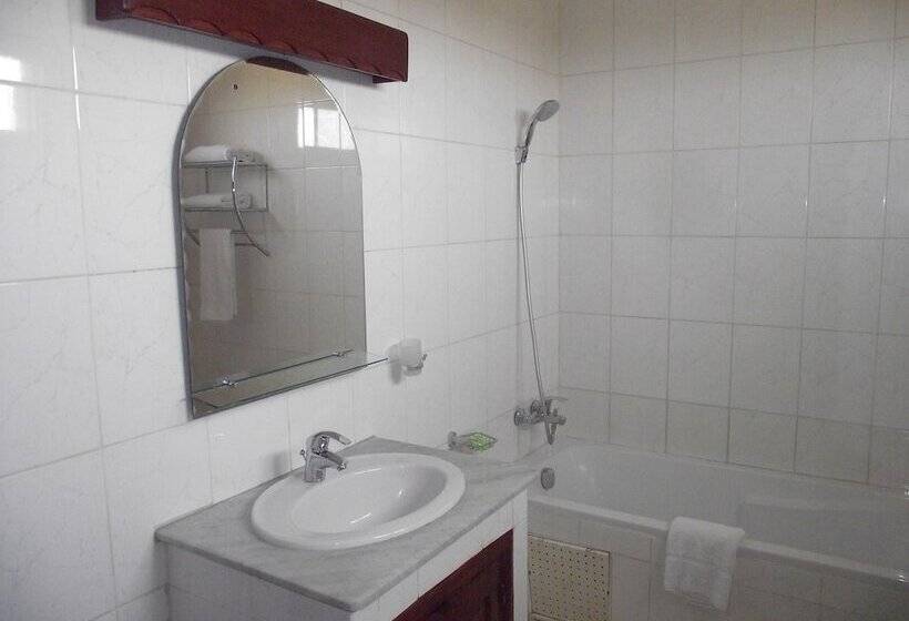 בית מלון כפרי Ghis Palace