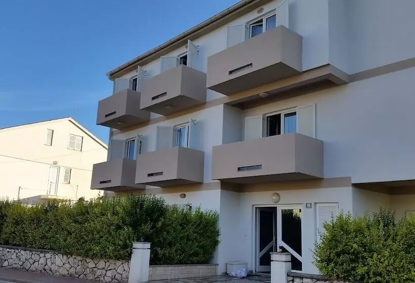 ペンション Apartments Ana & Ita