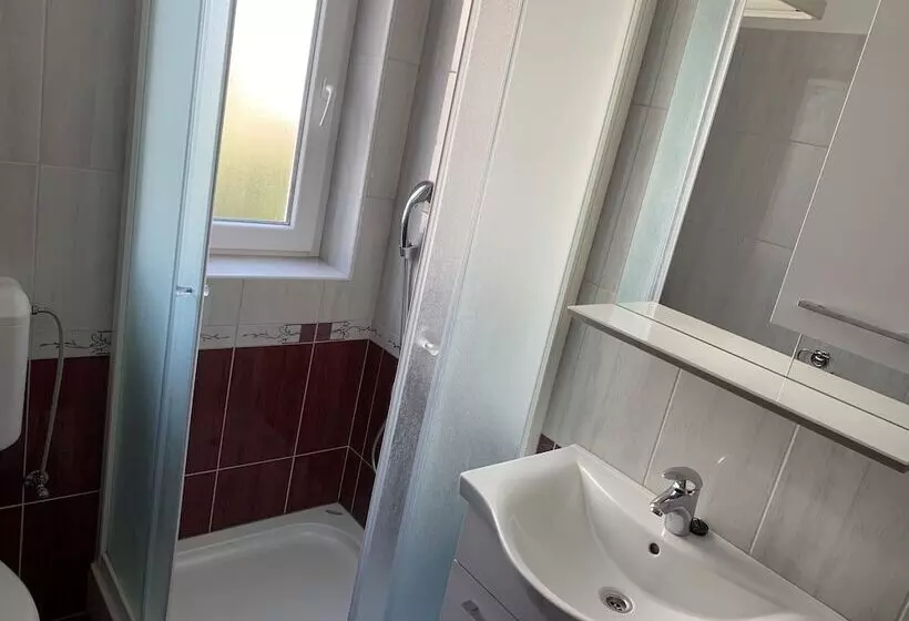 ペンション Apartments Ana & Ita