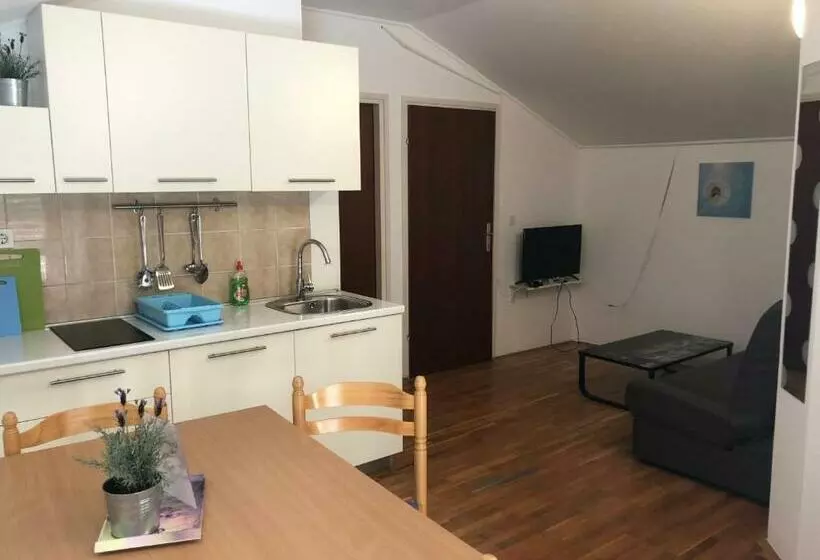 ペンション Apartments Ana & Ita
