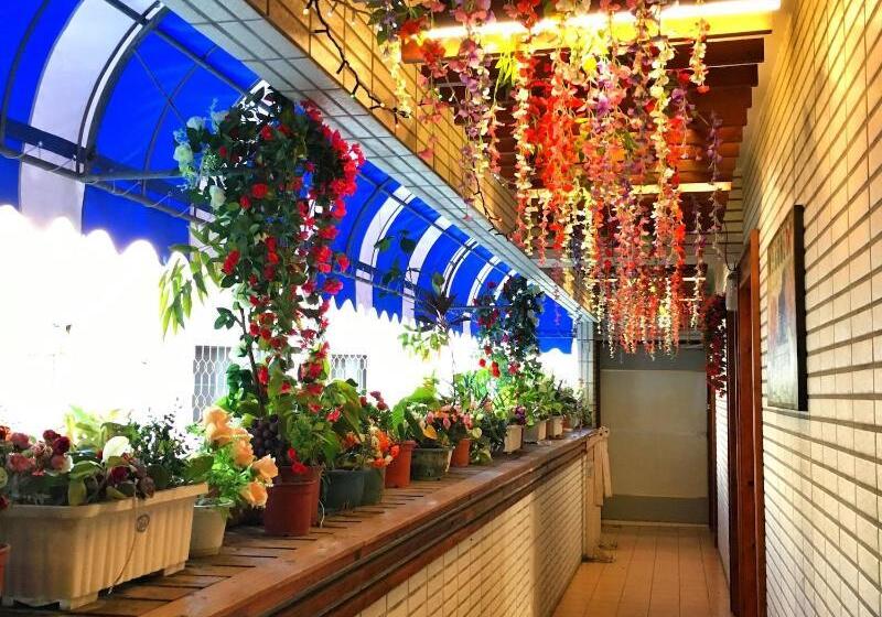 پانسیون Fengchia Europe 3